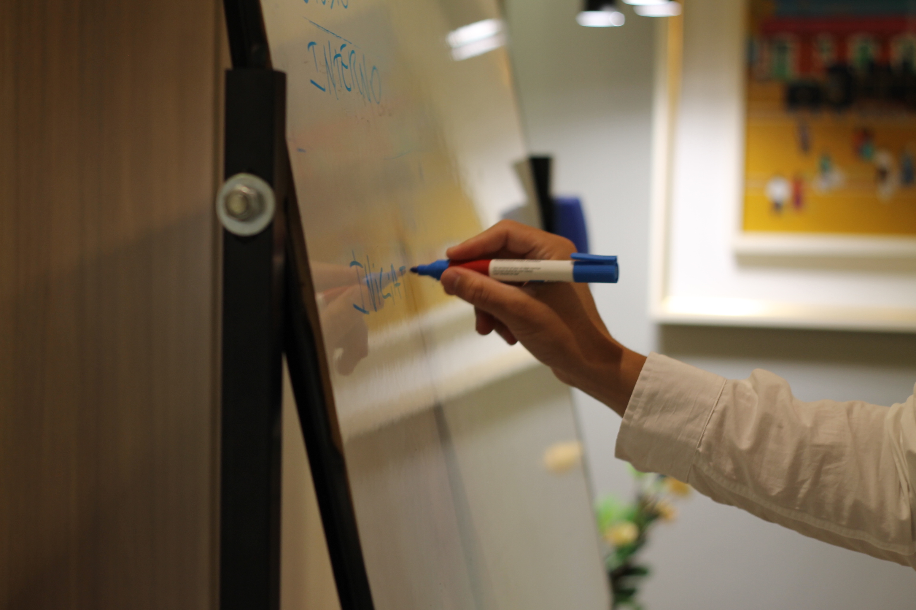 Trabajo en pizarra del estudio